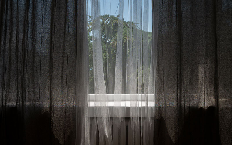 Choosing-the-Right-Curtains-for-Full-Wall-Coverage